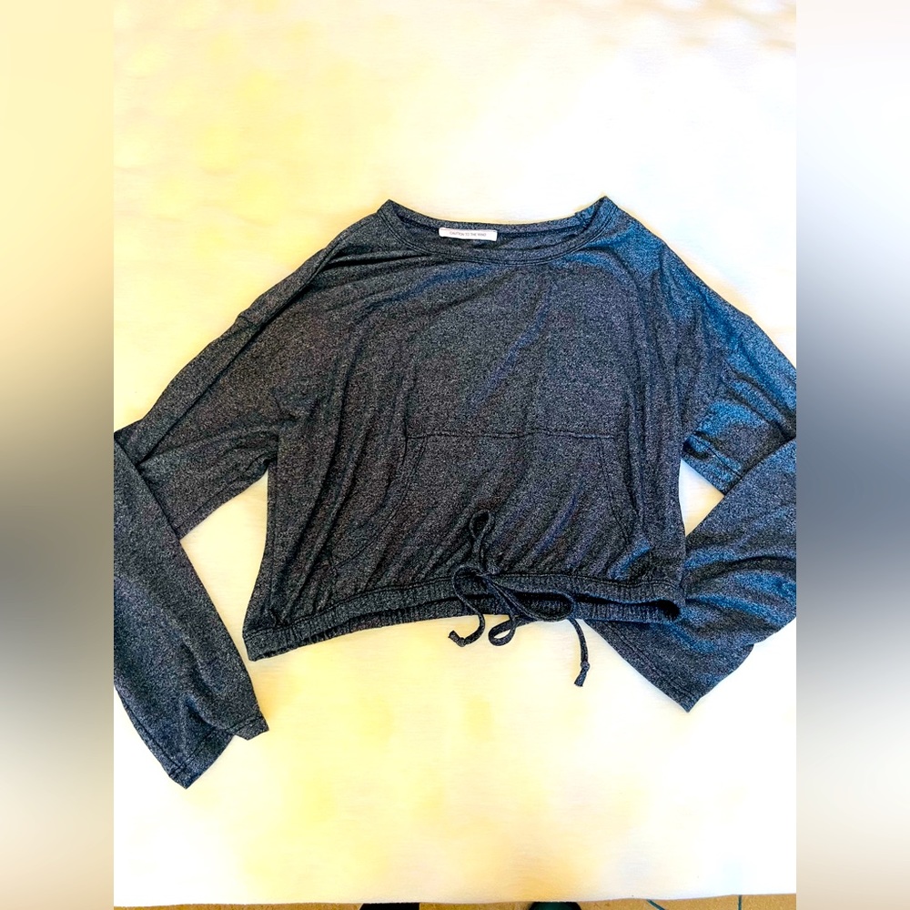 🐥2/$20 Beautiful crop fits small brand caution to the wind